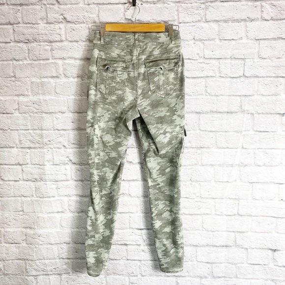 Spanx Twill Ankle Cargo Pant in Camo - Picture 7 of 8